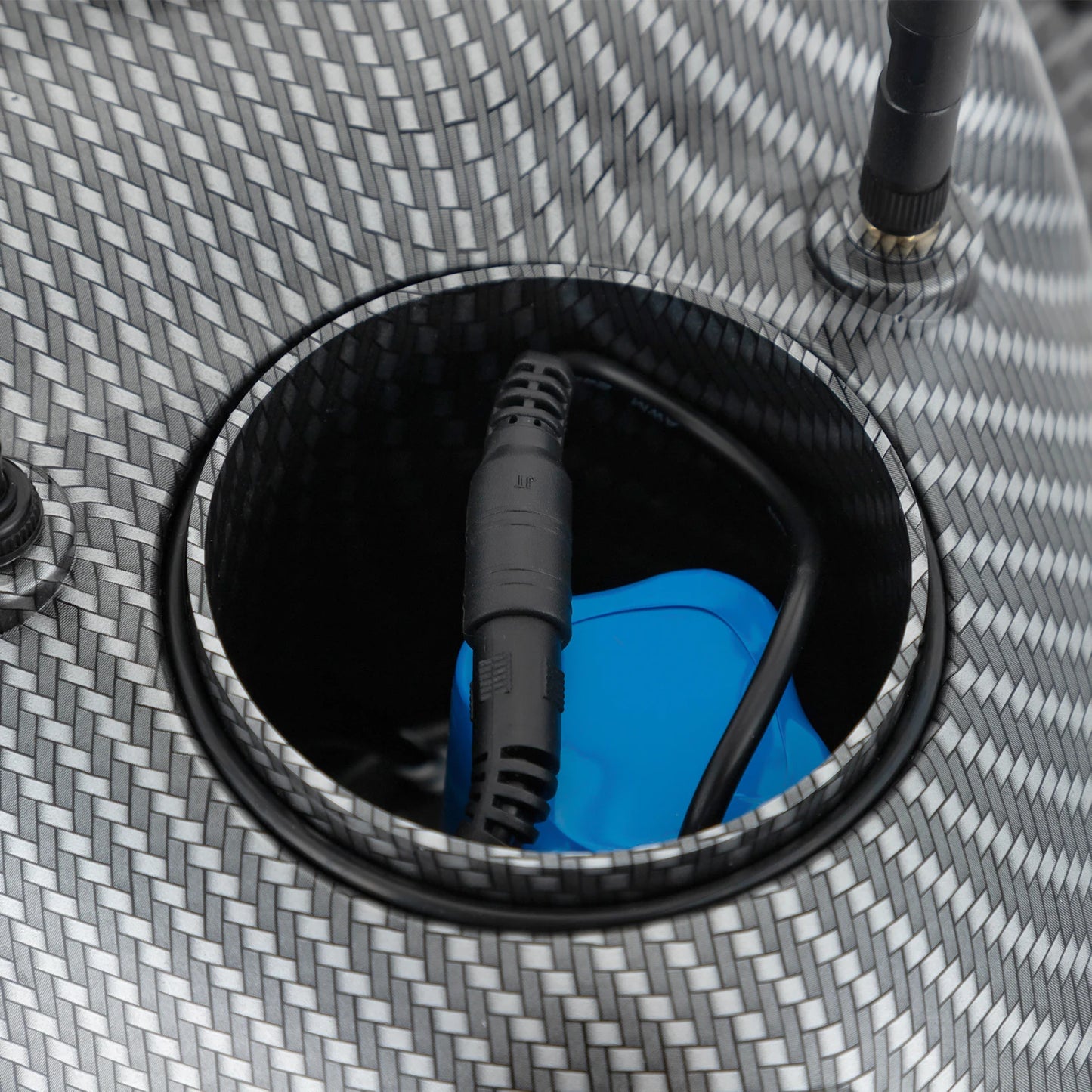 Rechargeable GPS Fishing Bait Boat with 2 Batteries 16 Positioning Points 2kg Load Bait Boat